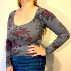 Gray long sleeve rose top